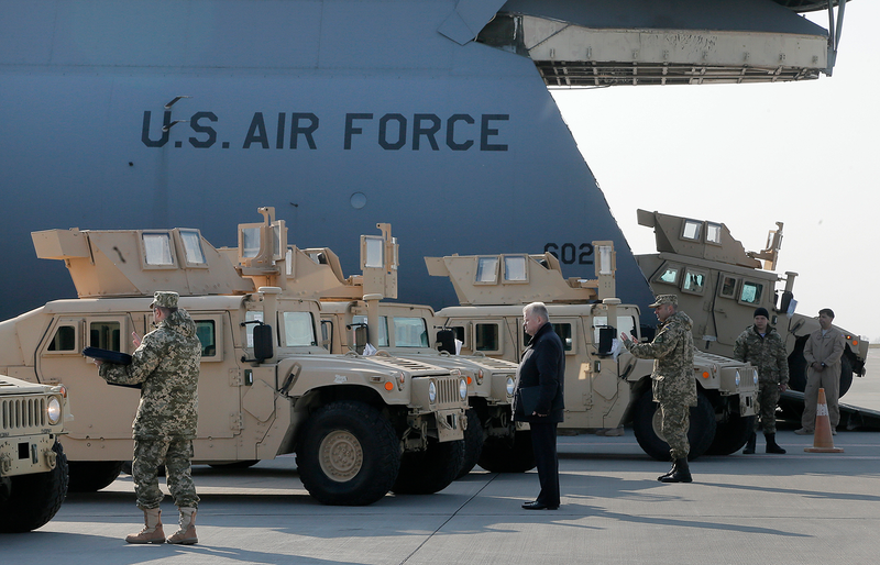Illustration for article titled What It's Like To Fly America's Biggest Jet, The Gargantuan C-5 Galaxy